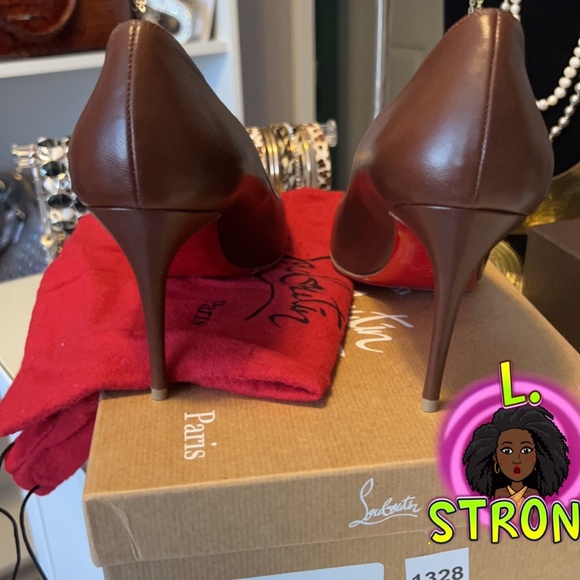 Christian Louboutin - Picture 2 of 8